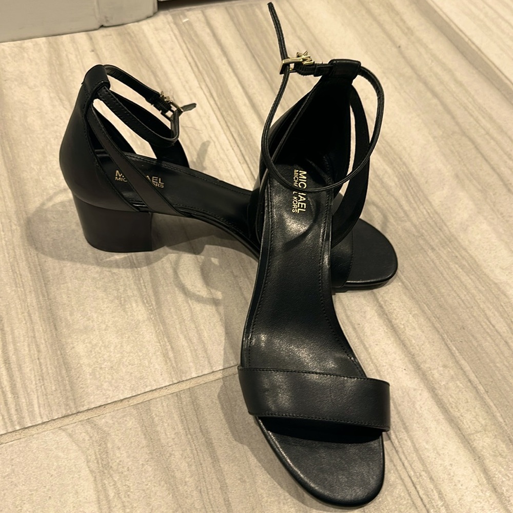 MICHEAL Micheal Kors clack 2” chunky heel. Size 8M